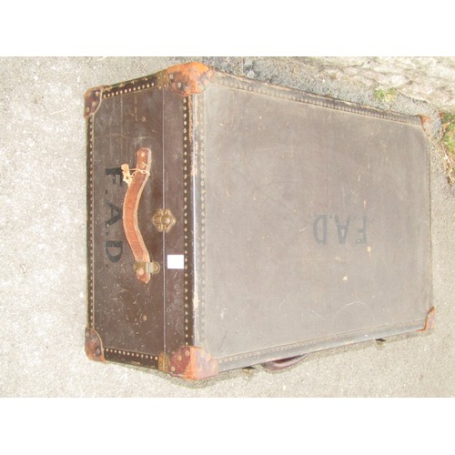 1156 - Large travel trunk