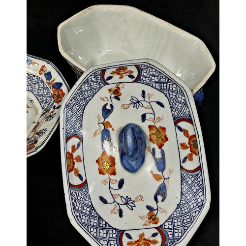 44 - Mixed ironstone china to include Wedgewood and Poonah, Imari examples, four plates, two oval dishes ... 