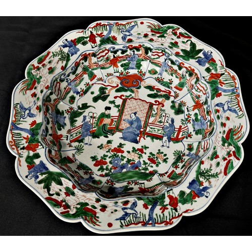 56 - A Chinese famile verte lobed porcelain dish/bowl with detailed figurative decorations with six chara... 