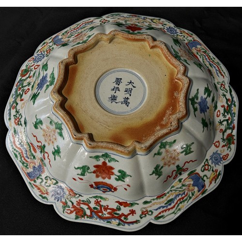 56 - A Chinese famile verte lobed porcelain dish/bowl with detailed figurative decorations with six chara... 