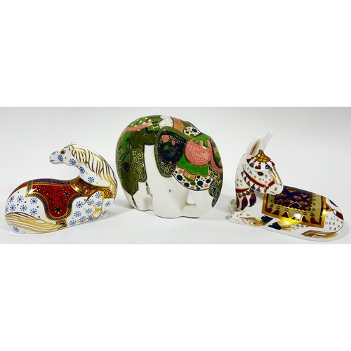 87 - Fourteen Crown Derby animal paperweights, all with silver or no stoppers, comprising birds, cats, dr... 