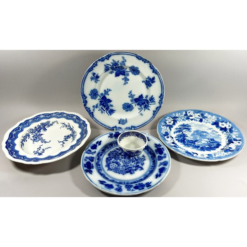 109 - A mixed group 19th Century and later blue and white and other porcelain/pottery to include a large W... 