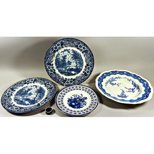 109 - A mixed group 19th Century and later blue and white and other porcelain/pottery to include a large W... 