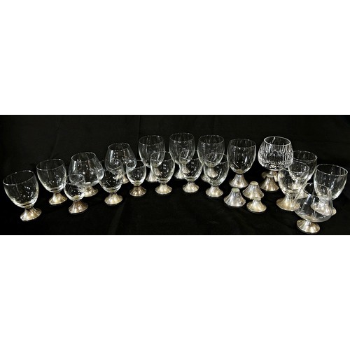 172 - A selection of twenty Dutch Dorgento Octrooi Aangevr wine, liqueur and brandy glasses, some engraved... 