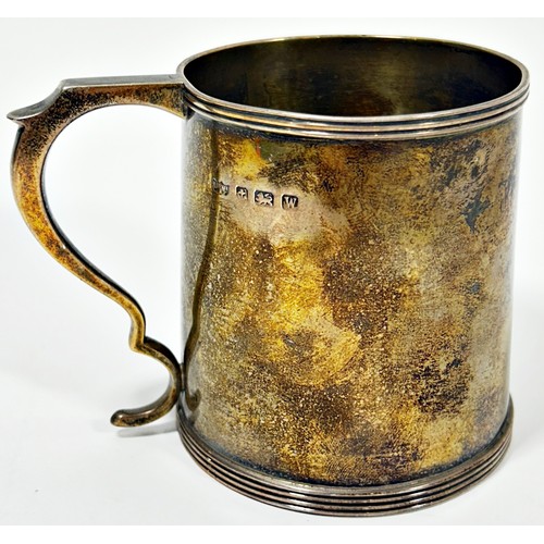 251 - A silver Mappin & Webb christening mug bearing the initials C N M, Birmingham 1921, 8 cm high, 5.1 o... 