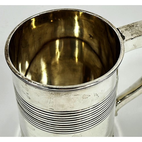 257 - A Georgian silver tankard, Edinburgh 1806, makers John McDonald, 16 cm high, 10 cm diameter, 23 ozs ... 