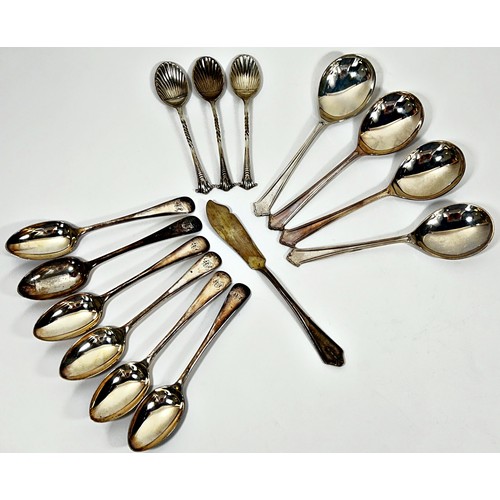 259 - A quantity of loose 19th century silver flatware, 22.5oz approximately