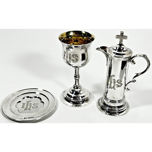 263 - A Mappin & Webb silver travelling communion set with chalice, ewer and patten, Sheffield 1902, in it... 