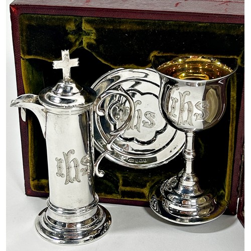 263 - A Mappin & Webb silver travelling communion set with chalice, ewer and patten, Sheffield 1902, in it... 