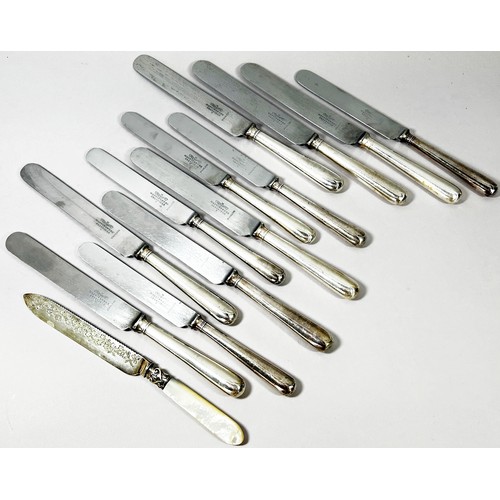 198 - A quantity of loose silver plated cutlery held in a wooden cutlery divider.