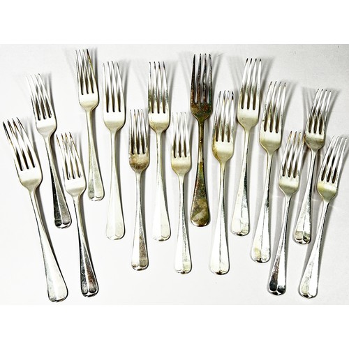 198 - A quantity of loose silver plated cutlery held in a wooden cutlery divider.