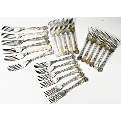 199 - A quantity of King’s pattern silver plated flatware consisting of twelve main forks, seventeen side ... 