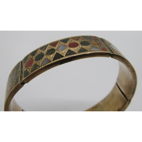 320 - Victorian Scottish yellow metal pebble bracelet, formed of five geometrically set agate panels, with... 