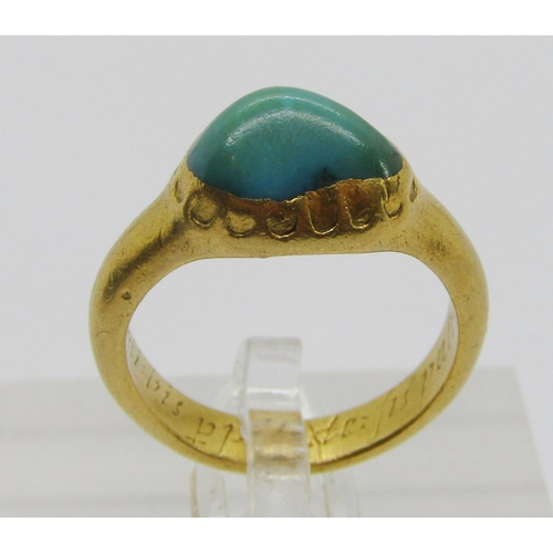 360 - Important 17th century yellow metal posie ring set with turquoise, inscription possibly relating to ... 