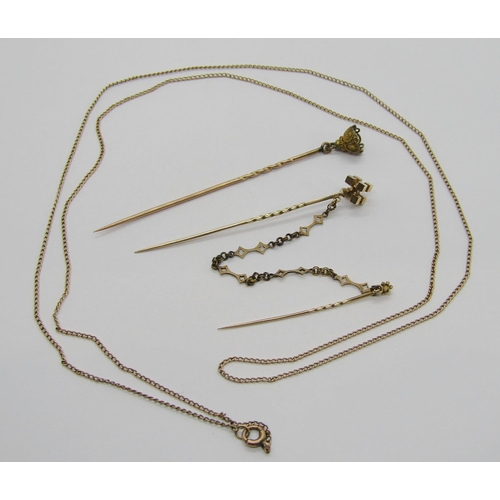 369 - Group of antique jewellery comprising a 9ct fine link chain necklace, an unusual yellow metal double... 