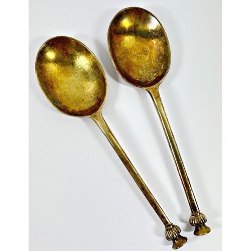 221 - A pair of mid 18th century silver seal point spoons, London, maker William Cripps, 18 cm long, 4.2 o... 