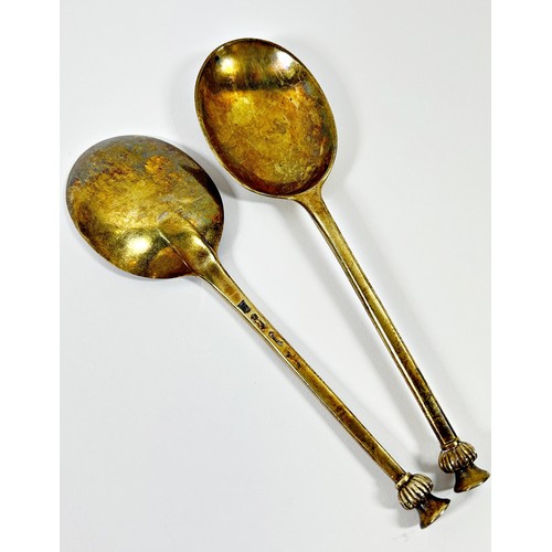 221 - A pair of mid 18th century silver seal point spoons, London, maker William Cripps, 18 cm long, 4.2 o... 