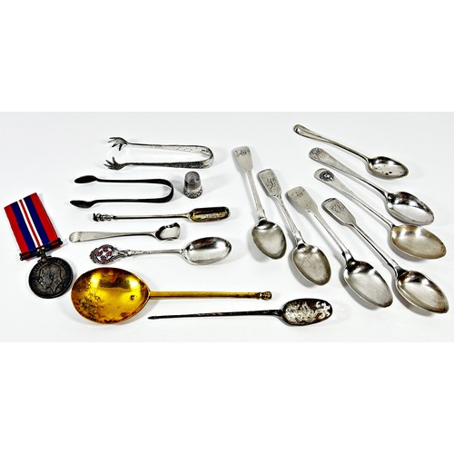 228 - A mixed selection of silver flatware mainly spoons, a couple of forks, sugar tong and a thimble, 22.... 