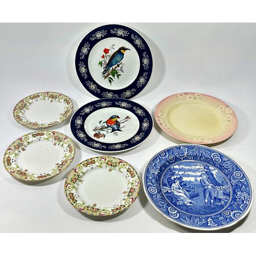 110 - A mixed collections of ceramics to include cabinet cups and saucers, trinket boxes to include Royal ... 