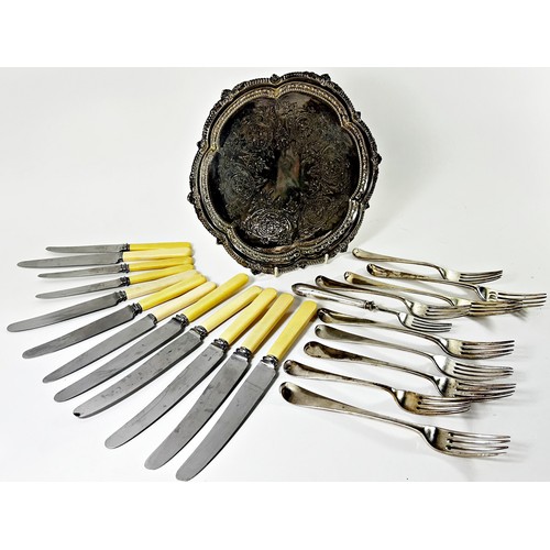 202 - A silver plated Georgian card tray, 22.5cm diameter, a canteen of cutlery consisting of forks and sp... 