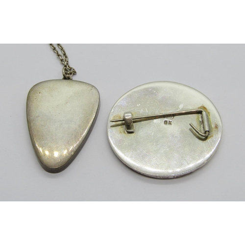 412 - Small group of vintage silver jewellery to include a Scandinavian inlaid pendant necklace in the for... 