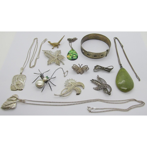 414 - Mixed collection of vintage silver jewellery to include an adjustable bracelet, maker Ward Brothers,... 