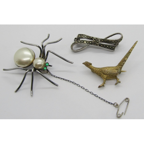 414 - Mixed collection of vintage silver jewellery to include an adjustable bracelet, maker Ward Brothers,... 