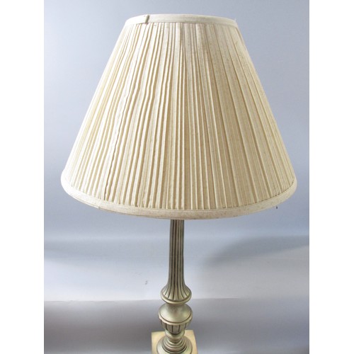 621 - A single Corinthian column table lamp and a pair of candlestick column table lamps and shades, each ... 