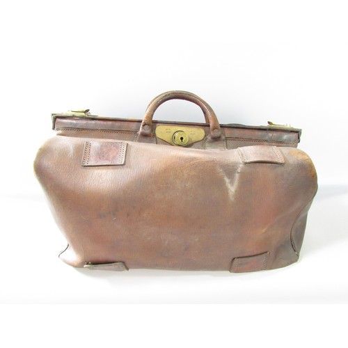 636 - A vintage brown leather Gladstone bag, decent stitching and handles, working brass clasps, missing b... 