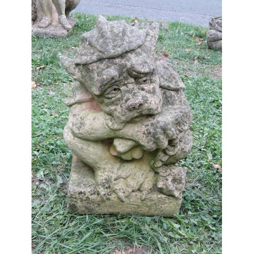 1095 - Two weathered cast composition stone garden ornaments in the form of seated sleeping gargoyles 38 cm... 