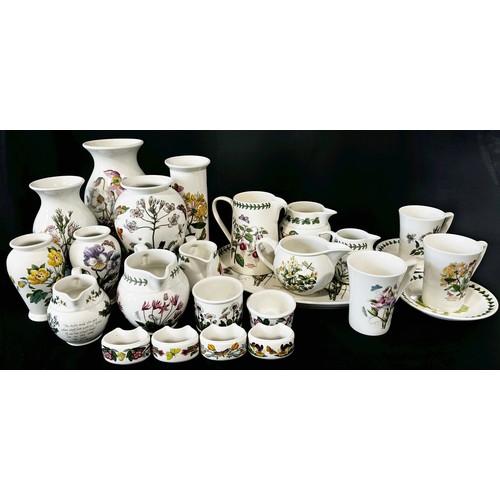 4 - A very extensive collection of Portmeirion Botanical Garden pattern table ware, graduated plates and... 