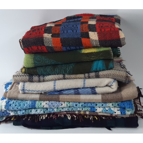 914 - 9 vintage blankets comprising 3 colourful 'Campervan' type, 5 traditional woollen and a crochet blan... 