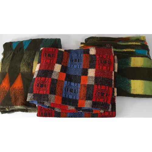 914 - 9 vintage blankets comprising 3 colourful 'Campervan' type, 5 traditional woollen and a crochet blan... 