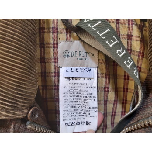 44 - Gentlemen's shooting jacket by Beretta in Derby tweed with zip front, detachable corduroy over-colla... 