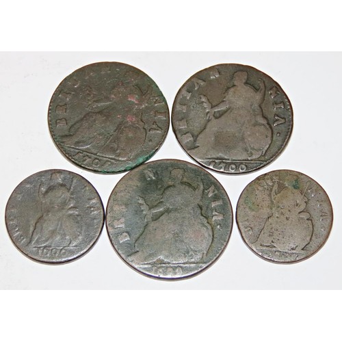 339 - William III halfpennies 1699, 1700, 1701 (unbarred A’s in Britannia), farthings 1696 and 1700. (5 co... 