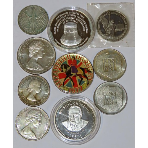 341 - Various silver coins to include Somalia 250 shillings, Berlin silver medal, enamelled silver jubilee... 