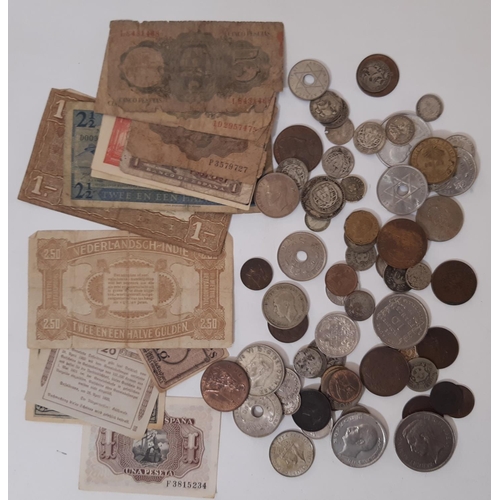 358 - A quantity of world coins and banknotes including Bulgarian silver 100 Leva 1930 and other silver is... 