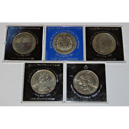 409 - A mixed collection of British and worldwide coins, to include a boxed 1951 Festival Of Britain Five ... 