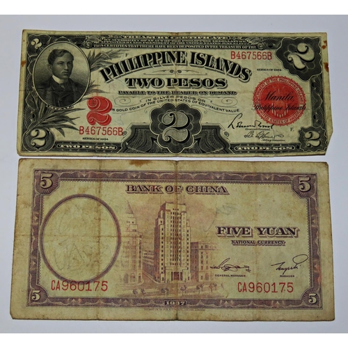 421 - Mixed world coins and paper currency to include Philippine Islands and other notes, Italian, German ... 