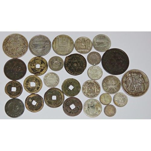 421 - Mixed world coins and paper currency to include Philippine Islands and other notes, Italian, German ... 