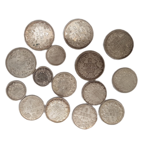 476 - A small mixed group Bulgarian silver Leva coins, to include 2 Leva coins (dated 1882, 1891, 1894, 19... 