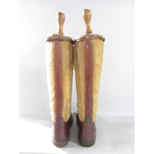 573 - A vintage pair of Gentleman’s brown leather riding boots, size 9 or 10 with wooden trees, together w... 