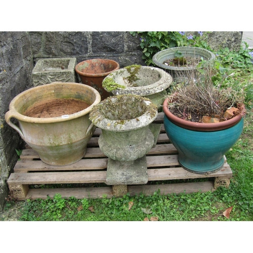 1066 - Two weathered cast composition stone garden urns of varying size and design together with six furthe... 