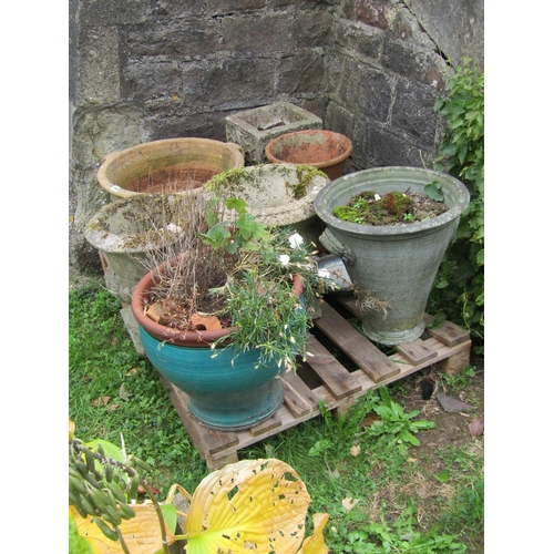 1066 - Two weathered cast composition stone garden urns of varying size and design together with six furthe... 