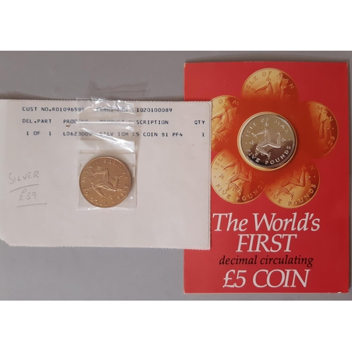 396 - A collection of commemorative / collectable coins and silver ingots to include cased Pobjoy mint cro... 