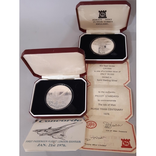 396 - A collection of commemorative / collectable coins and silver ingots to include cased Pobjoy mint cro... 