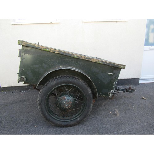 1000 - A vintage single axle box trailer with aluminium sides and floor in military green, bed 122cm long x... 