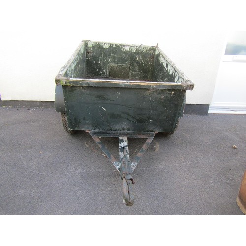 1000 - A vintage single axle box trailer with aluminium sides and floor in military green, bed 122cm long x... 