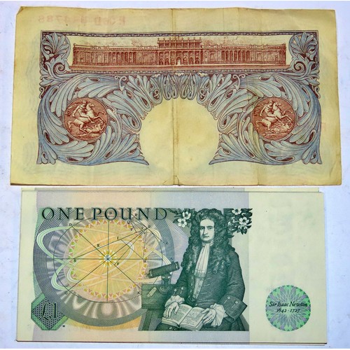 439 - Bank of England, a collection of bank notes to include 15 £1 notes, seven 10 Shilling notes.