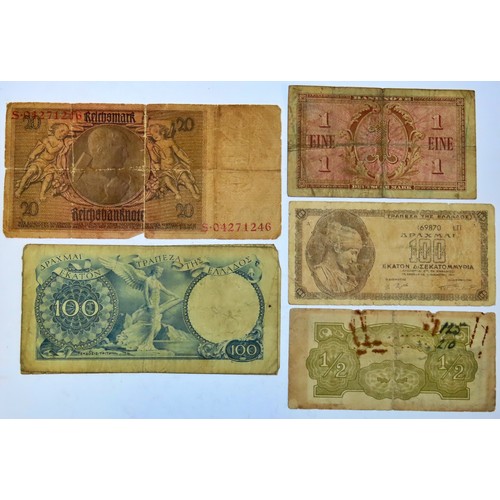 443 - 81 x Russian 500 Rouble banknotes, 1912 together with other world bank notes to include German, Swis... 